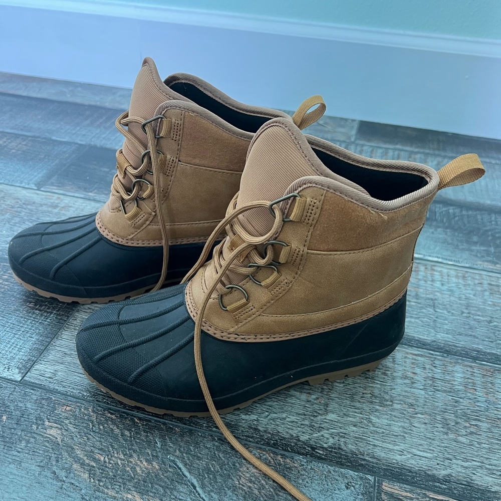 Target Brand Duck Boot Size 7 - image 3
